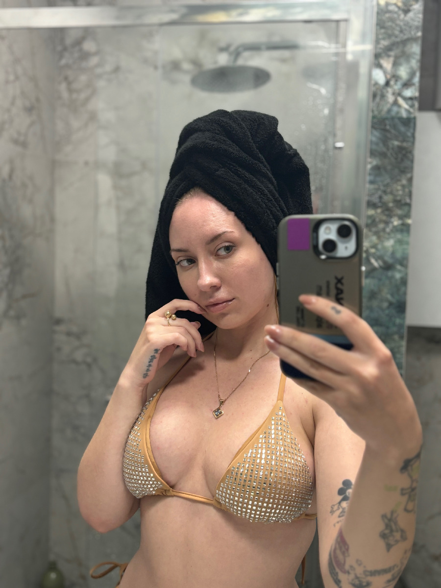 Nude girl KateV in Amsterdam