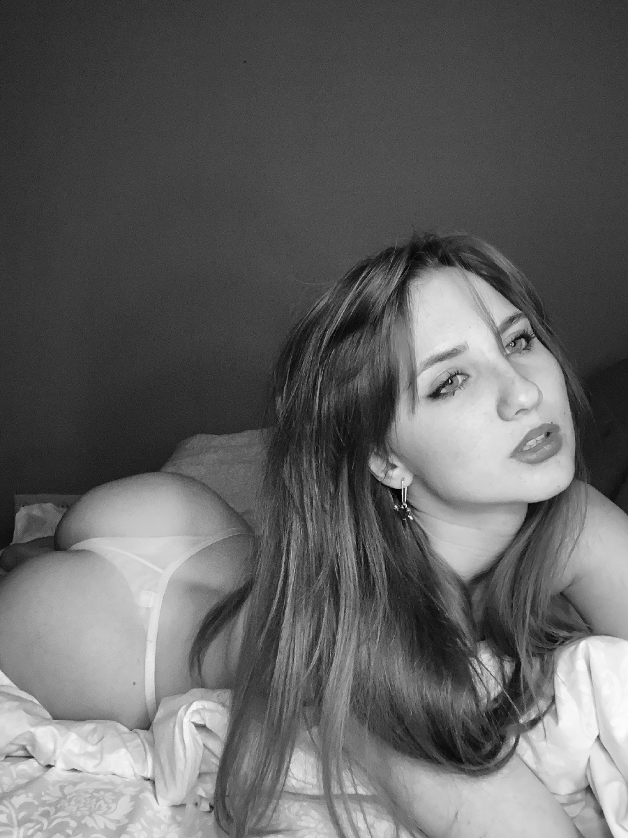 Take a pause and enjoy Nata nude — streaming from Amsterdam