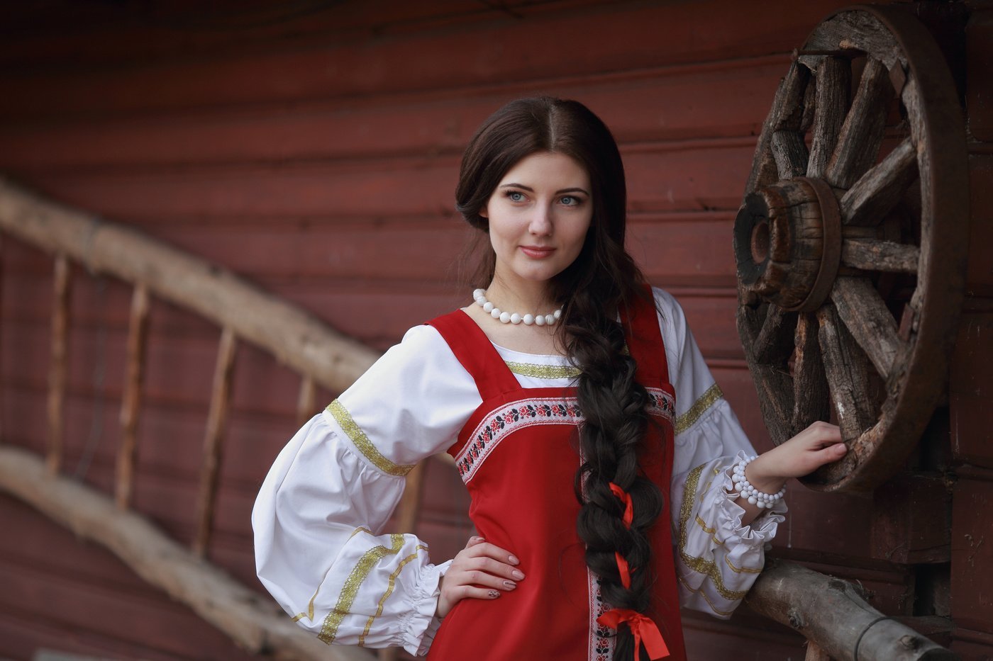 Girls in Slavic costumes’s look of the day — catch her live in Amsterdam